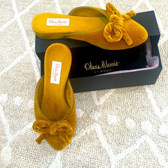 Olivia Morris At Home Daphne Marigold Velvet Bow Slippers Size 40/ US 9 - Picture 1 of 8